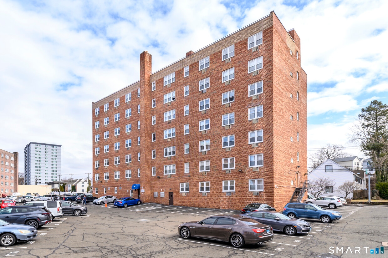 Building Photo - 140 Grove St