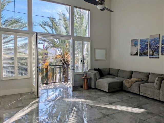 Foto del edificio - 1801 E Katella Ave