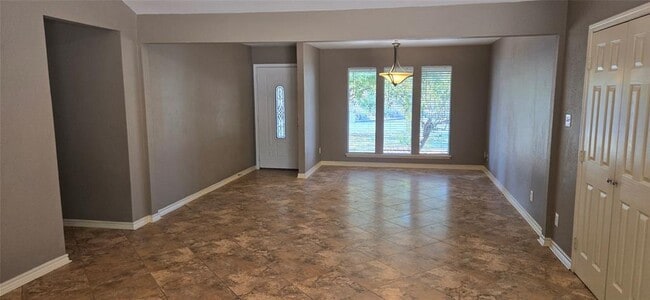 Building Photo - 2104 Village Way Dr