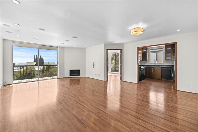 Foto del edificio - 8530 Holloway Dr