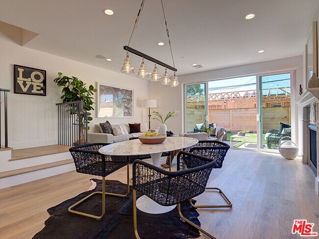 Foto del edificio - 819 N Sycamore Ave