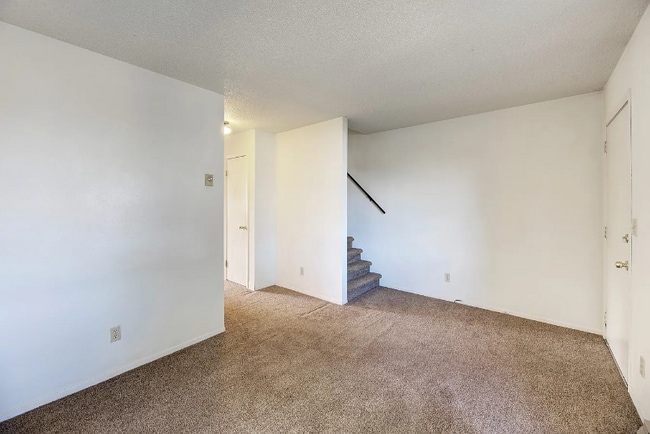 Building Photo - 923 Hialeah St