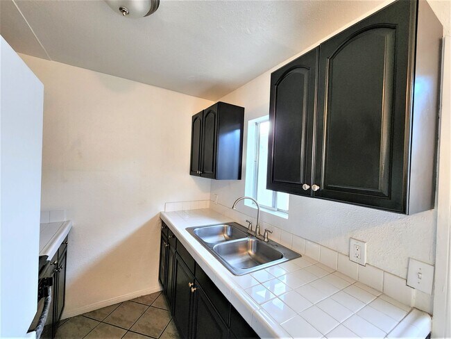 Foto del edificio - 1bd/1ba Apt with Private Patio, Near Navy ...