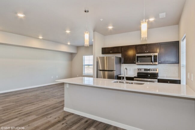 Building Photo - Big Ben Townhomes - 3 Bedroom/2.5 Bathroom
