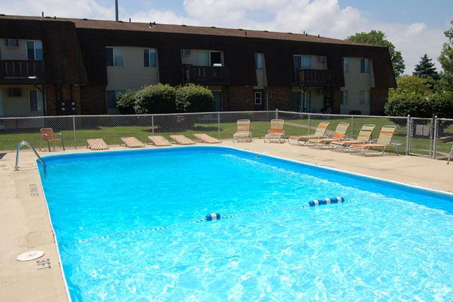 Piscina - Lake Point Apartments