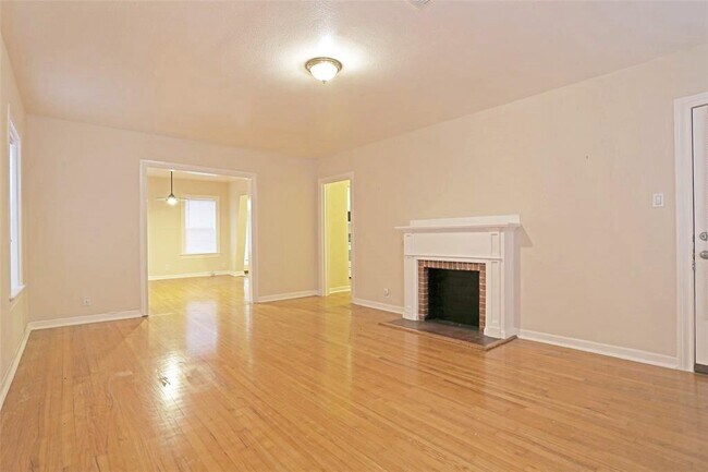 Building Photo - 2348 Sheridan St