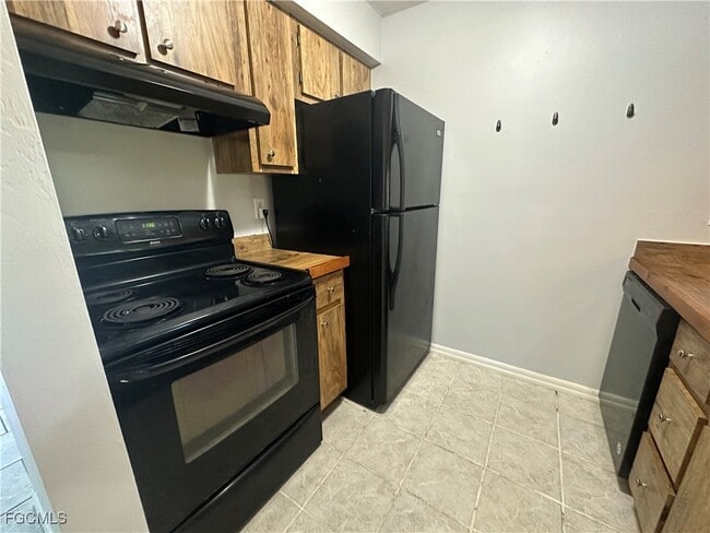 Building Photo - 518 SE 6th Pl