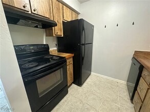 Building Photo - 518 SE 6th Pl