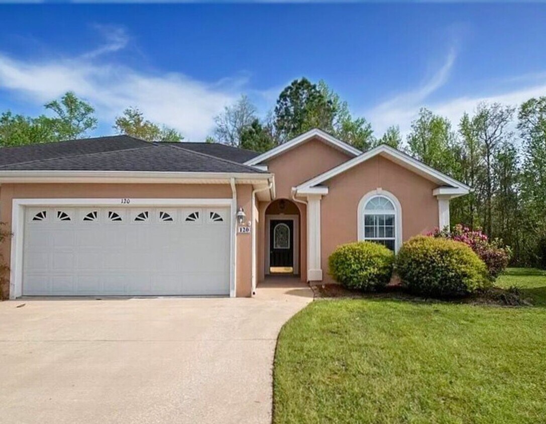 Primary Photo - Amenities + landscaping ! 3/2