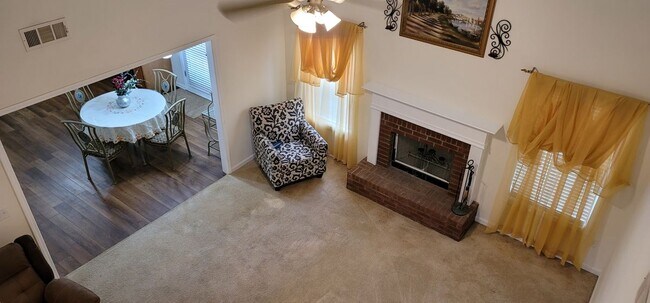Foto del edificio - 731 Thompson Ridge Dr