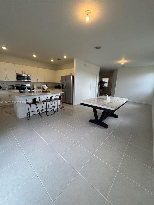 Foto del edificio - 2409 SE 28th St