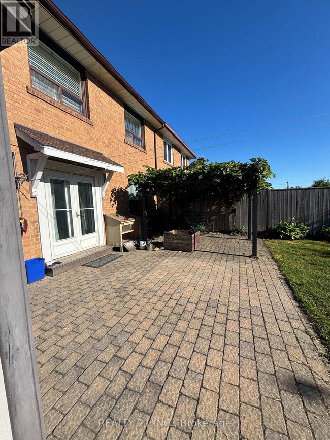 Building Photo - 18 Whitbread Crescent