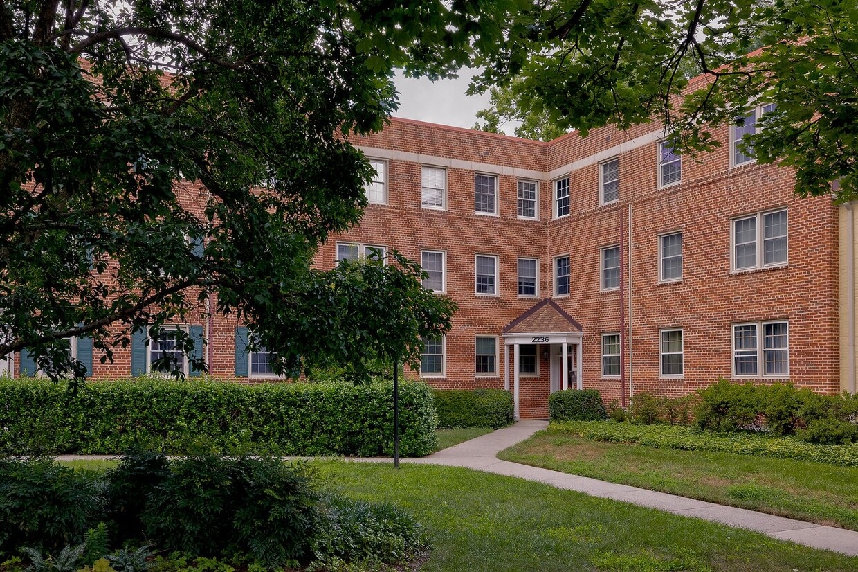 Primary Photo - Comfort, Convenience & Charm in a Hidden G...