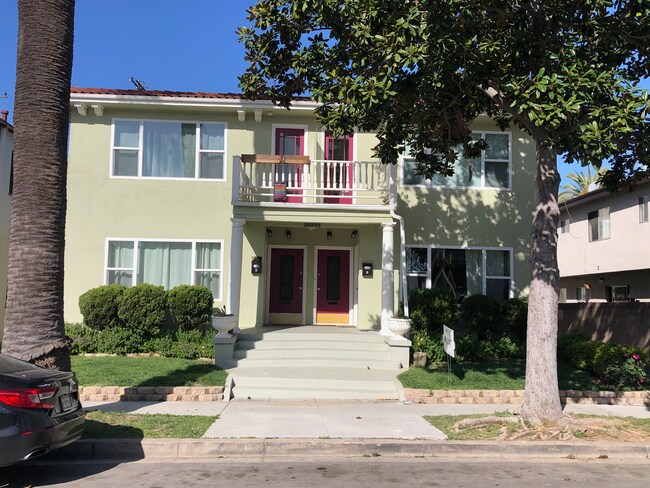 Front of Building - 211 Mira Mar Ave