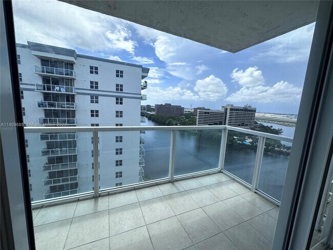 Foto del edificio - 5077 NW 7th St