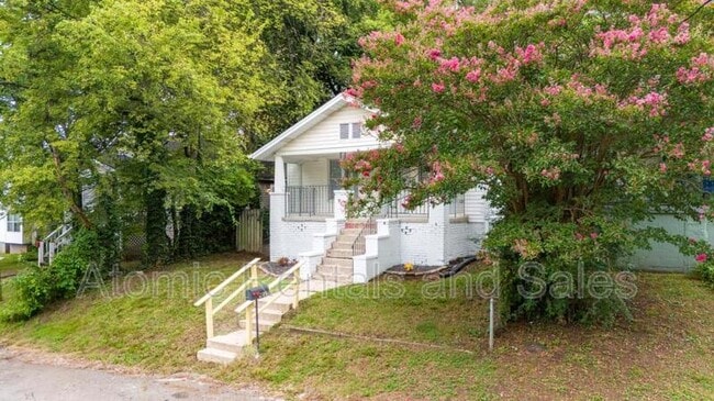 Photo - 411 James Ave House