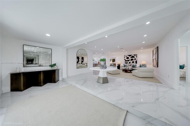 Foto del edificio - 871 NE 81st St