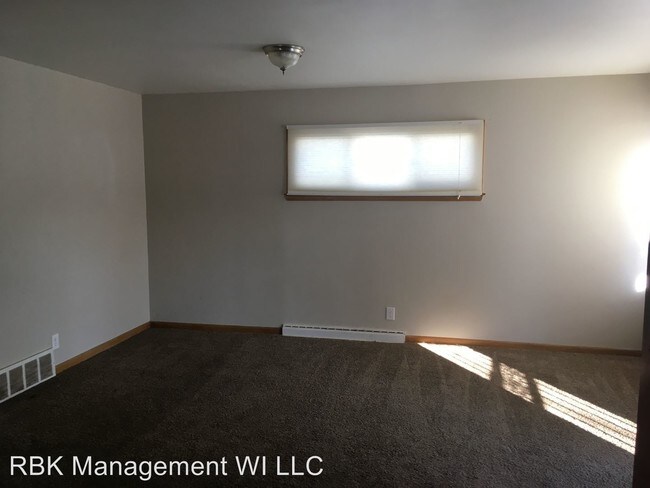 Building Photo - 3 br, 1 bath House - 5325 N 62nd St