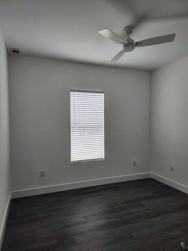Building Photo - 309 Lakewood Ln