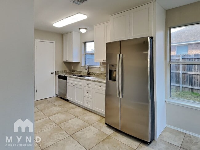 Foto del edificio - 705 Stonebrooke Dr