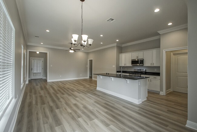Building Photo - 7126 Kenilworth Crossing Ave