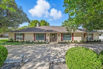 Building Photo - 6117 Lantana Ln