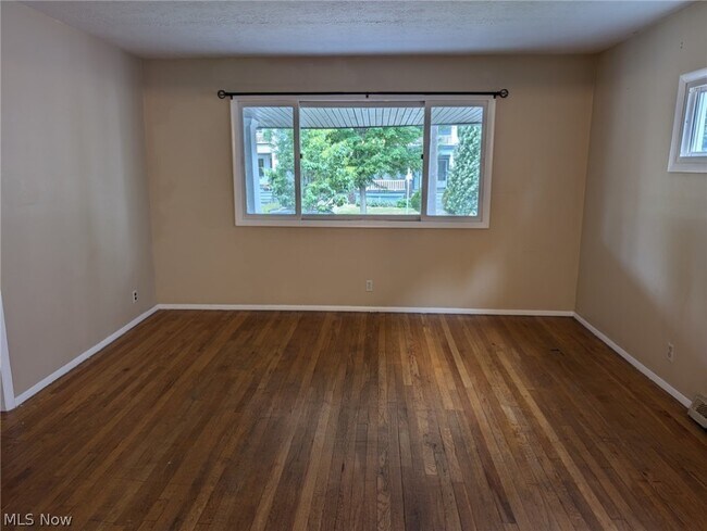 Foto del edificio - 2549 Kendall Rd