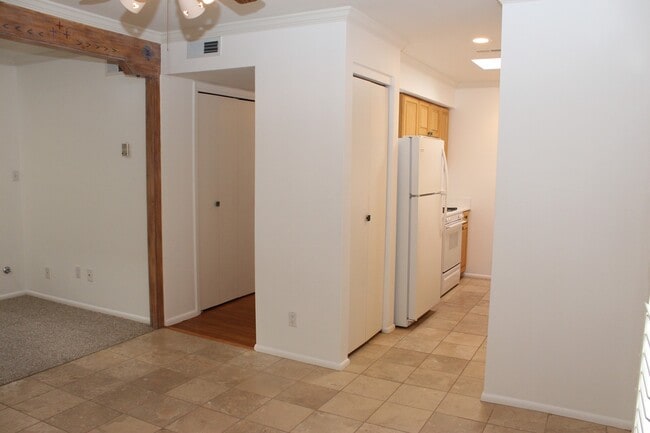 Foto del edificio - Immaculate El Matador 2 bedroom, 1 bath unit with private carport area, Available early March 2026