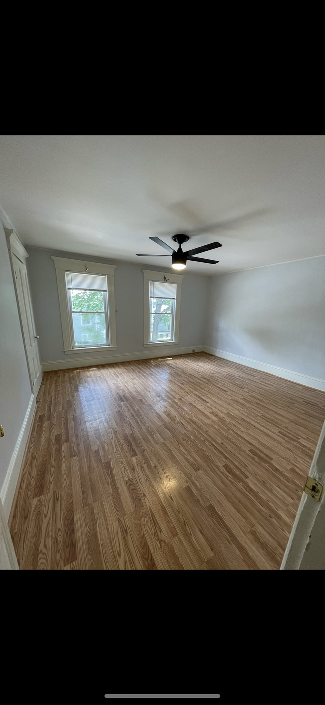 Bedroom with walk in closet - 556 Beacon St