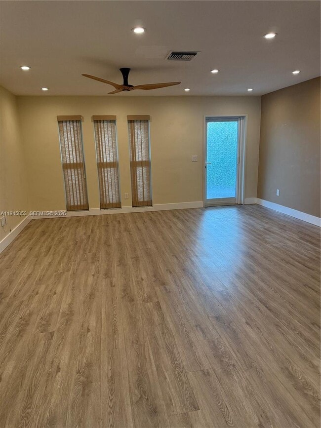 Building Photo - 407 SE 4th Terrace