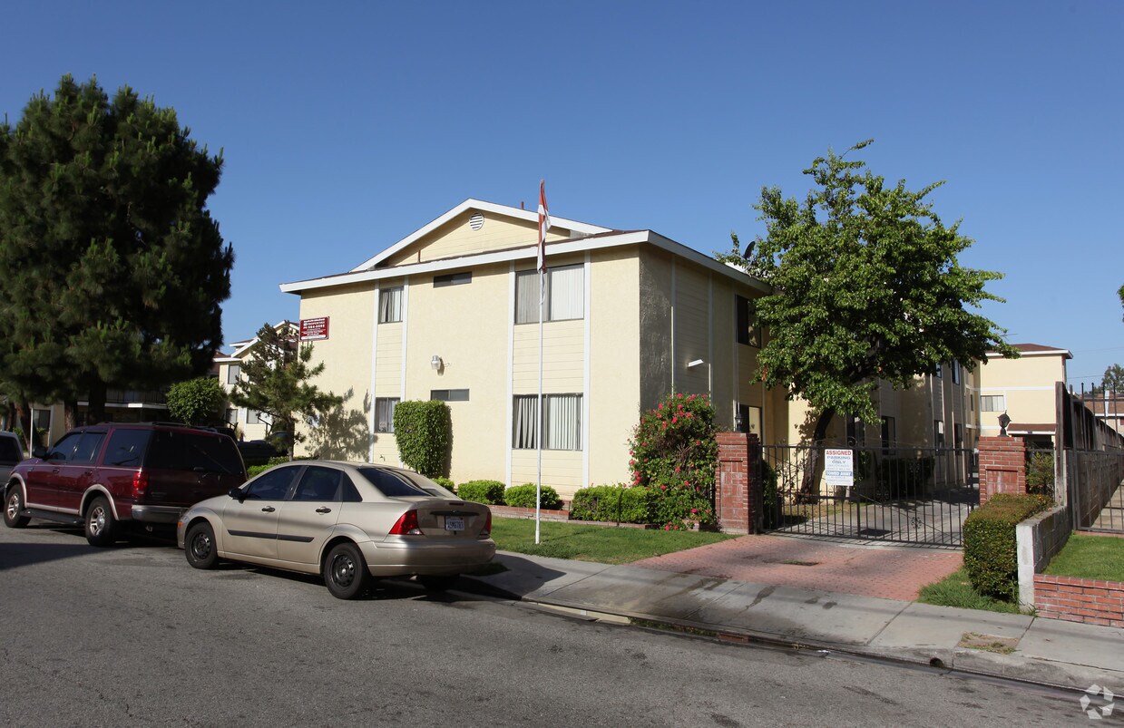Cerise Manor Apartments in Hawthorne, CA