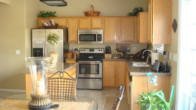 Building Photo - 1143 S Amandes