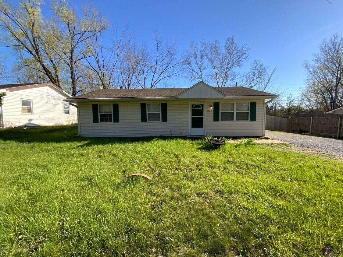 Foto principal - 3 Bedroom Home w/fenced yard - Hallsville ...