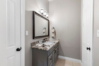 Building Photo - 7930 Spring Village Dr
