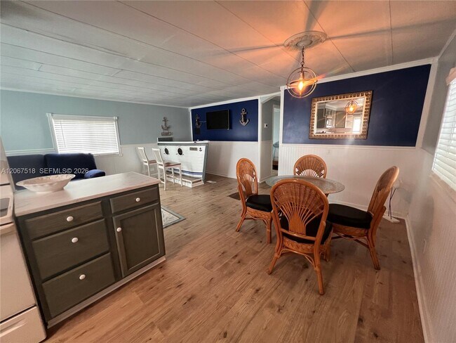 Foto del edificio - 8709 SW 15th St