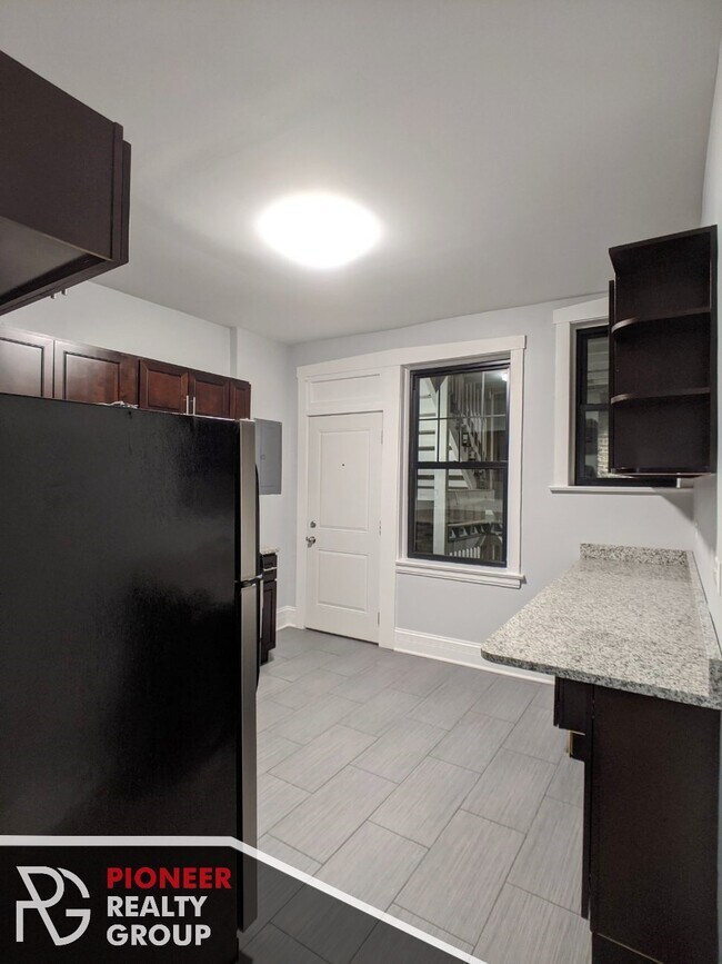 Foto del edificio - 6109 N Winthrop Ave