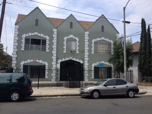 2420 S Michigan Ave - 2420 Michigan Ave