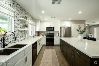 Building Photo - 8115 E Cypress St