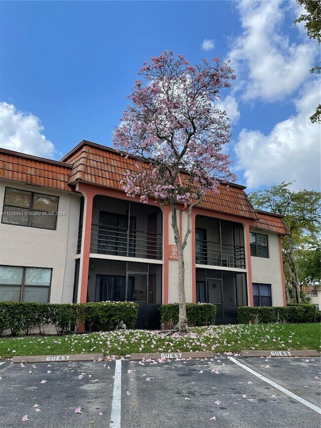 Foto del edificio - 925 NE 209th St