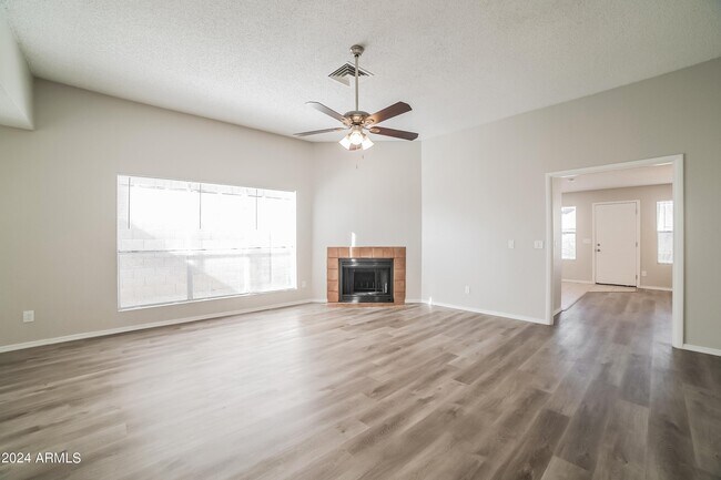 Foto del edificio - 7318 W Sierra Vista Dr