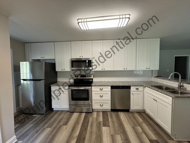 Building Photo - Nice updated ranch home