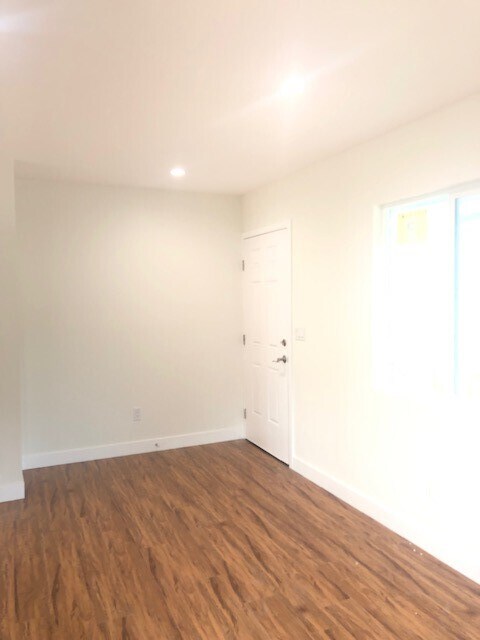 Building Photo - 1917 Hyperion Ave