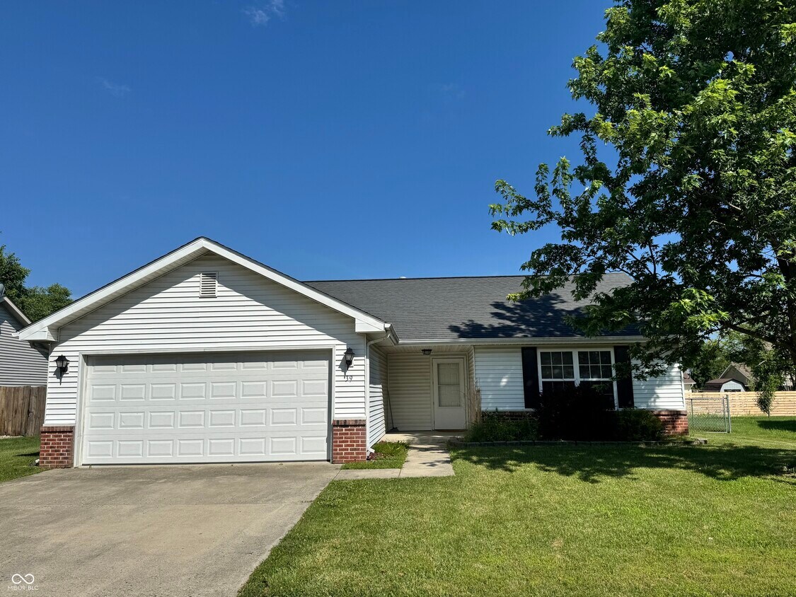 Primary Photo - 39 Cedarwood Dr