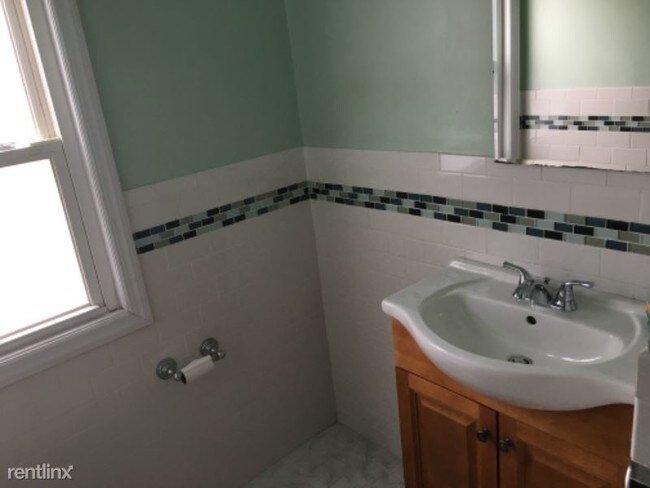 Foto del edificio - 2 br, 1 bath Apartment - 60 S. Division St.
