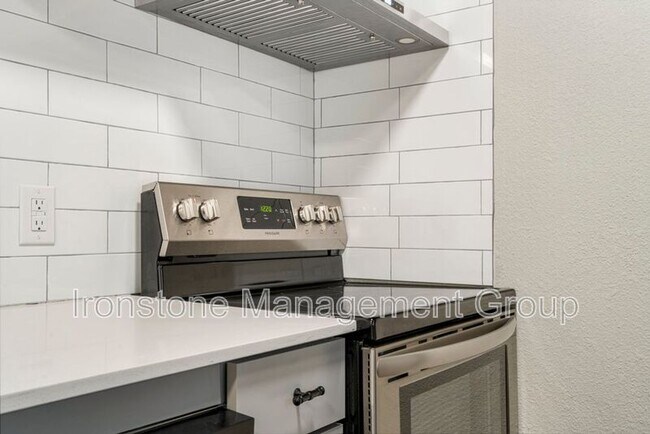 Foto del edificio - 2618 E 8th St