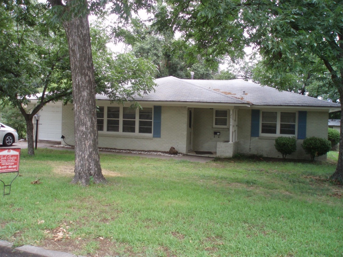 Primary Photo - 2504 Washington St