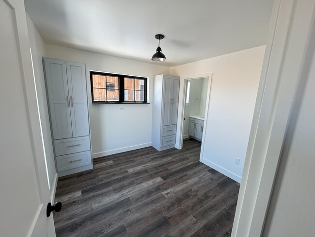 3rd Bed with private bath - 102 Second St