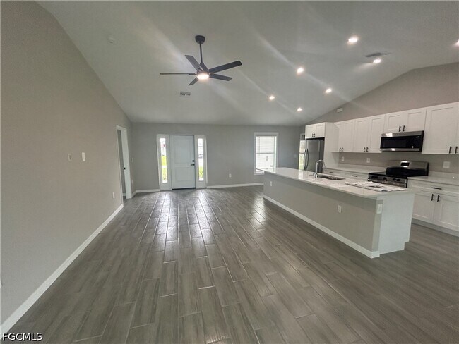 Building Photo - 3804 NE 9th Pl