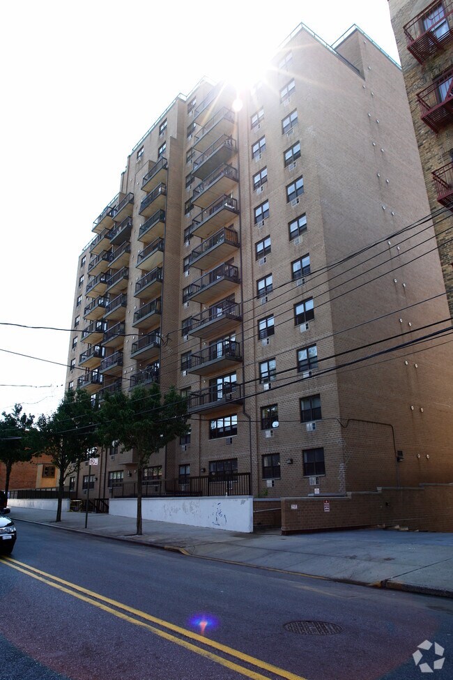Building Photo - 147-20 35th Ave