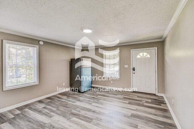 Building Photo - 632 83rd Pl S